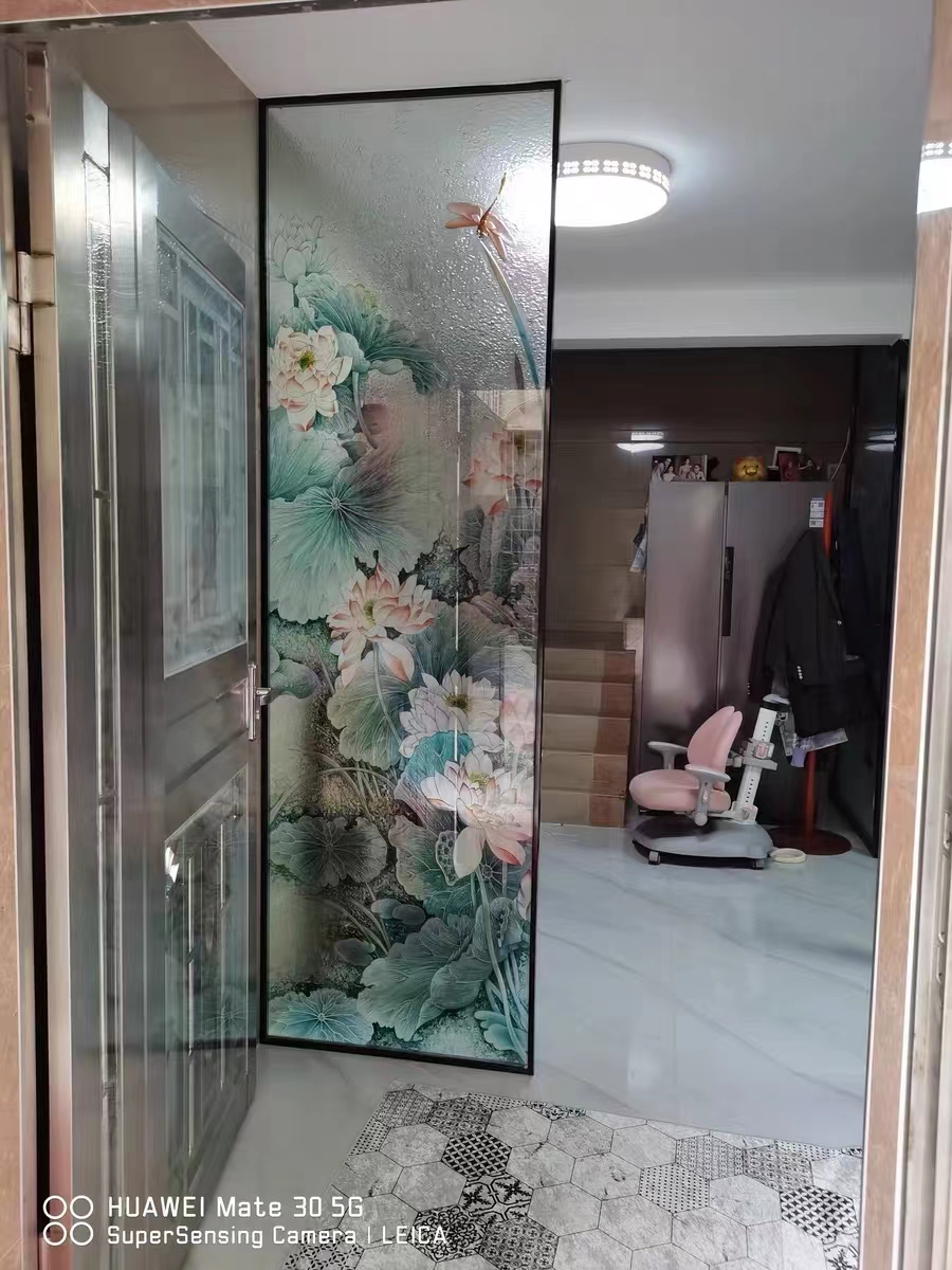 彩雕玻璃:藝術(shù)與工藝的絢麗融合